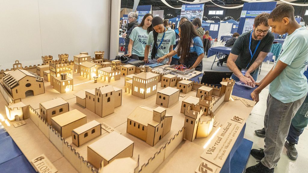 Fundación Flors se ha llevado el premio Ciutat de Vila-real al millor projecte de Vila-real gracias a Vila-real medieval, de Carla Catalán, Arán Tena, Ángel Segovia y Lidia Cózar