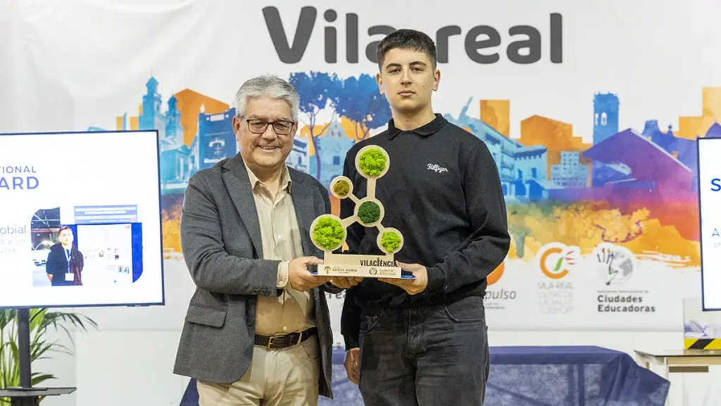 PREMI ESPECIAL al millor treball internacional (creat per als convidats de Turquia, que no entren a concurs)